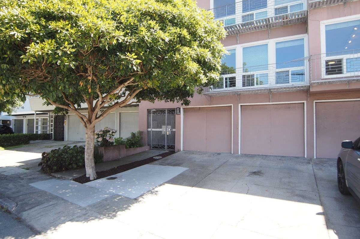 Listing photo 1 of 5