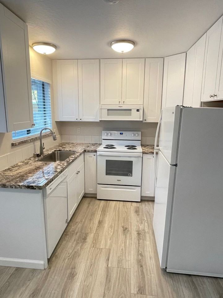 Listing photo 1 of 5