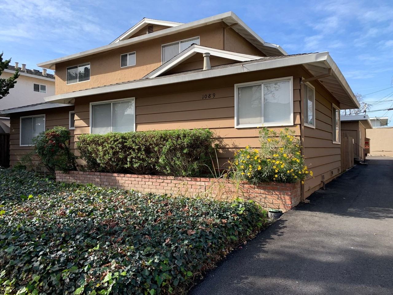 Listing photo 1 of 5