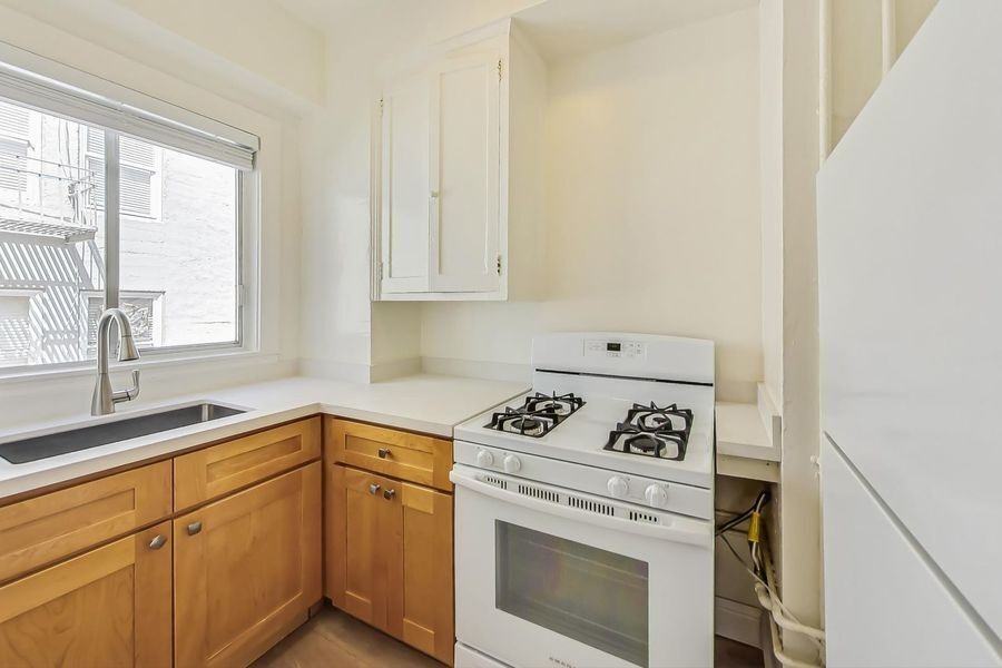Listing photo 1 of 5