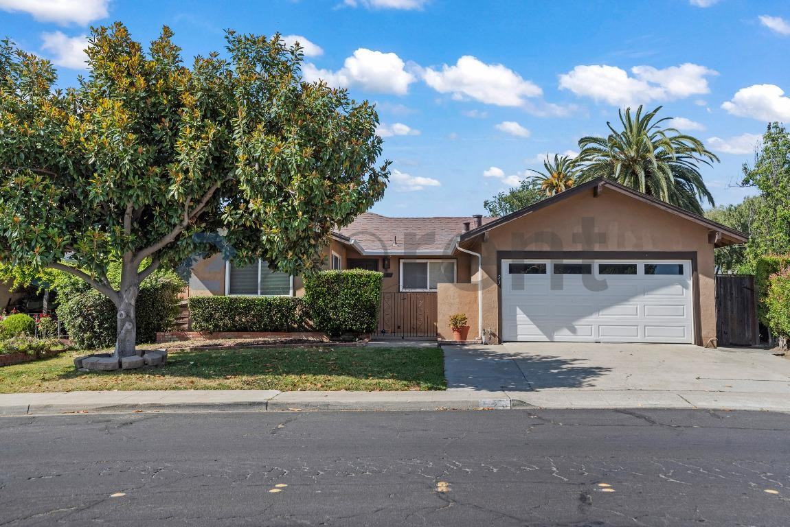 Listing photo 1 of 5