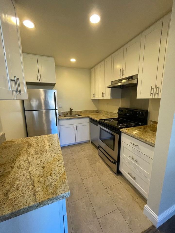 Listing photo 1 of 5