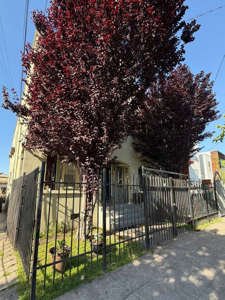 Listing photo 1 of 5