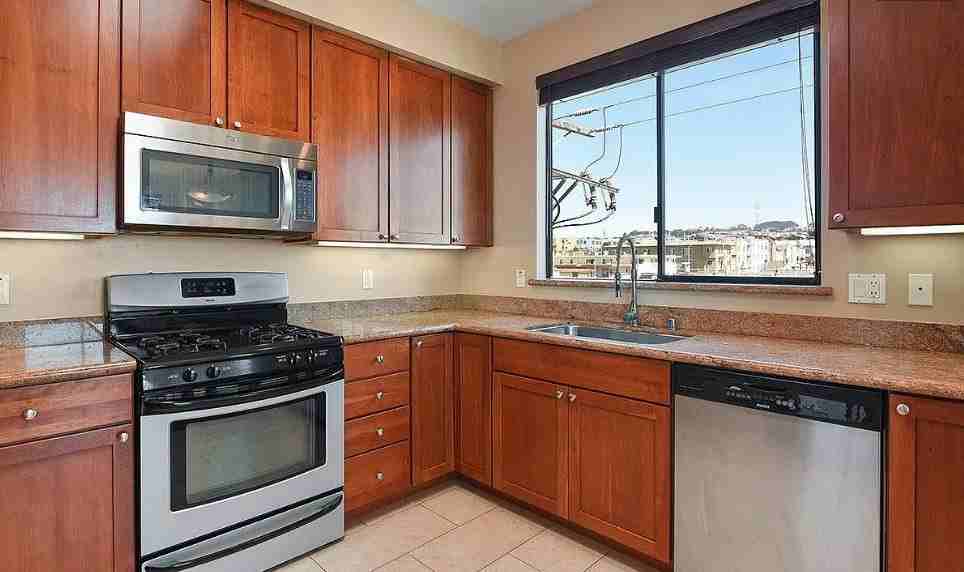 Listing photo 1 of 5