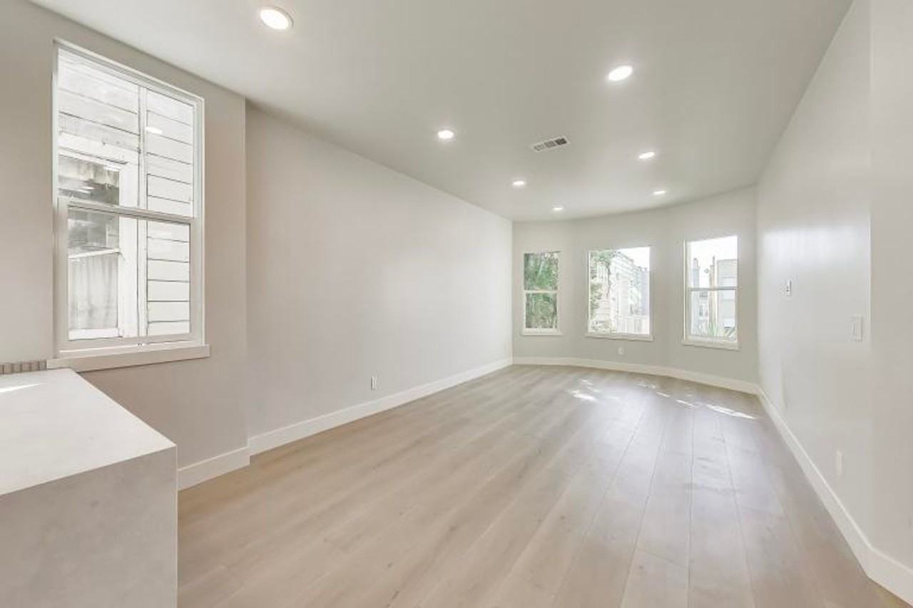 Listing photo 1 of 5