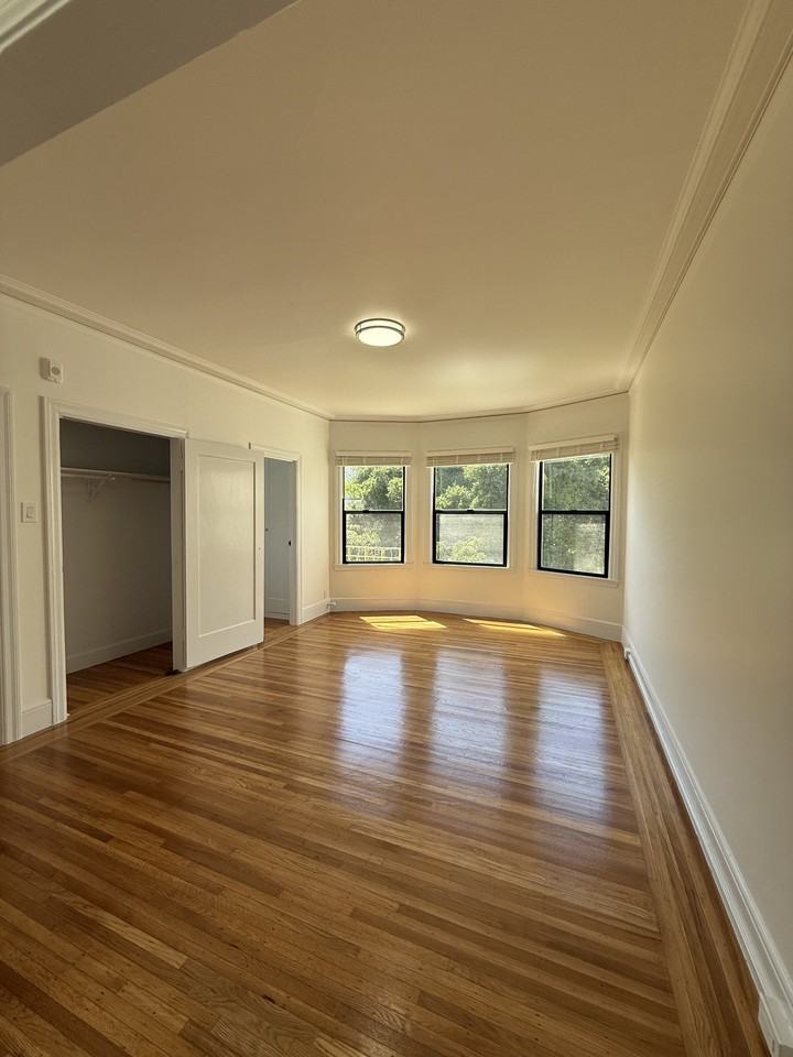 Listing photo 1 of 5