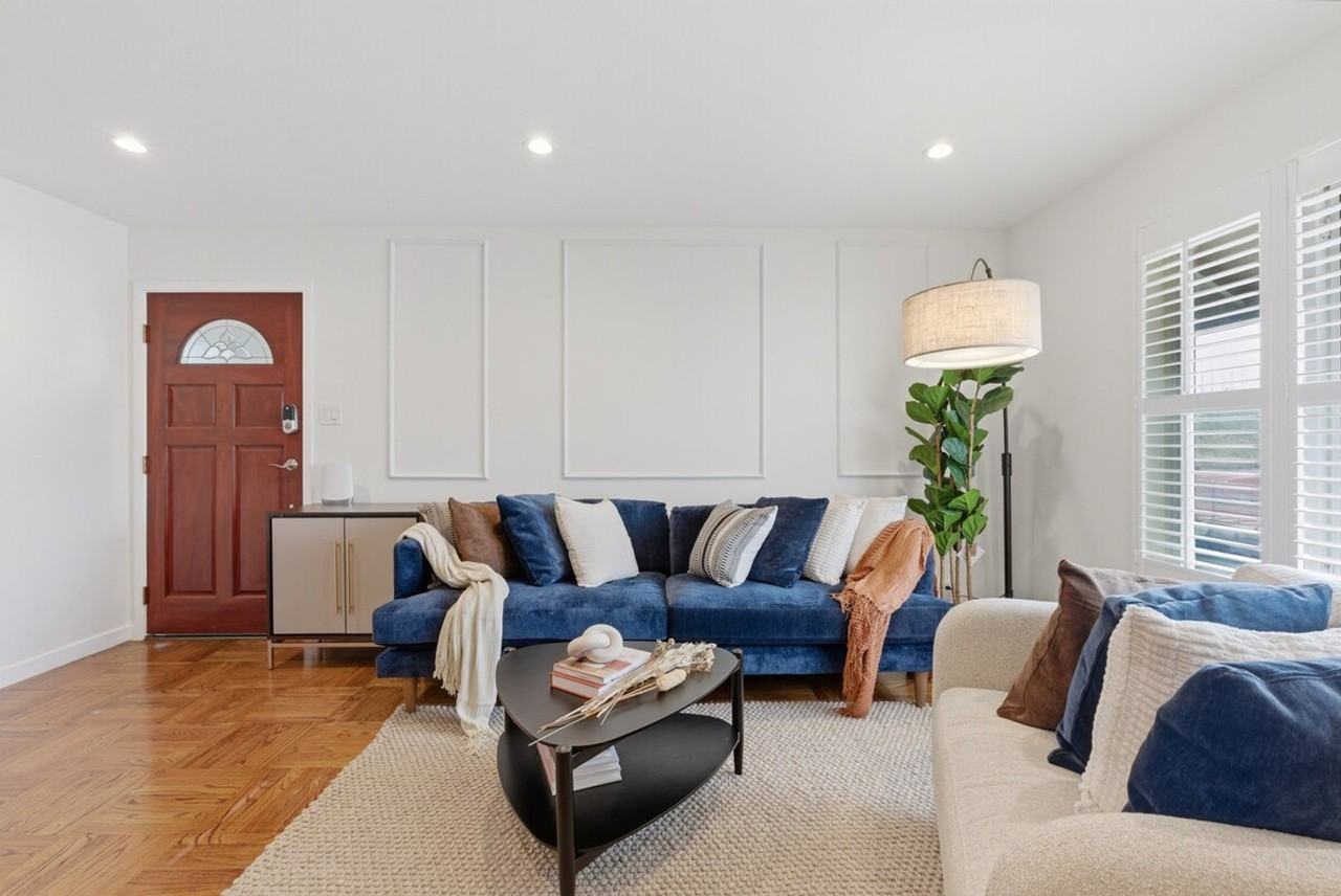 Listing photo 1 of 5