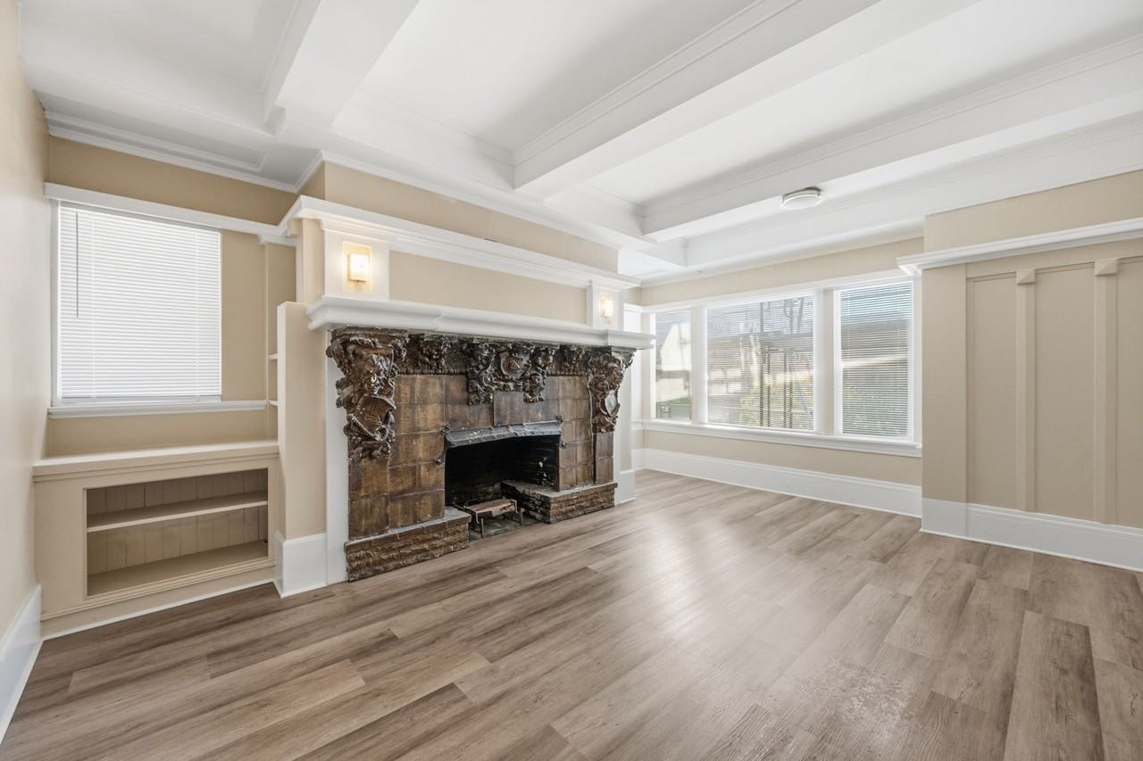 Listing photo 1 of 5