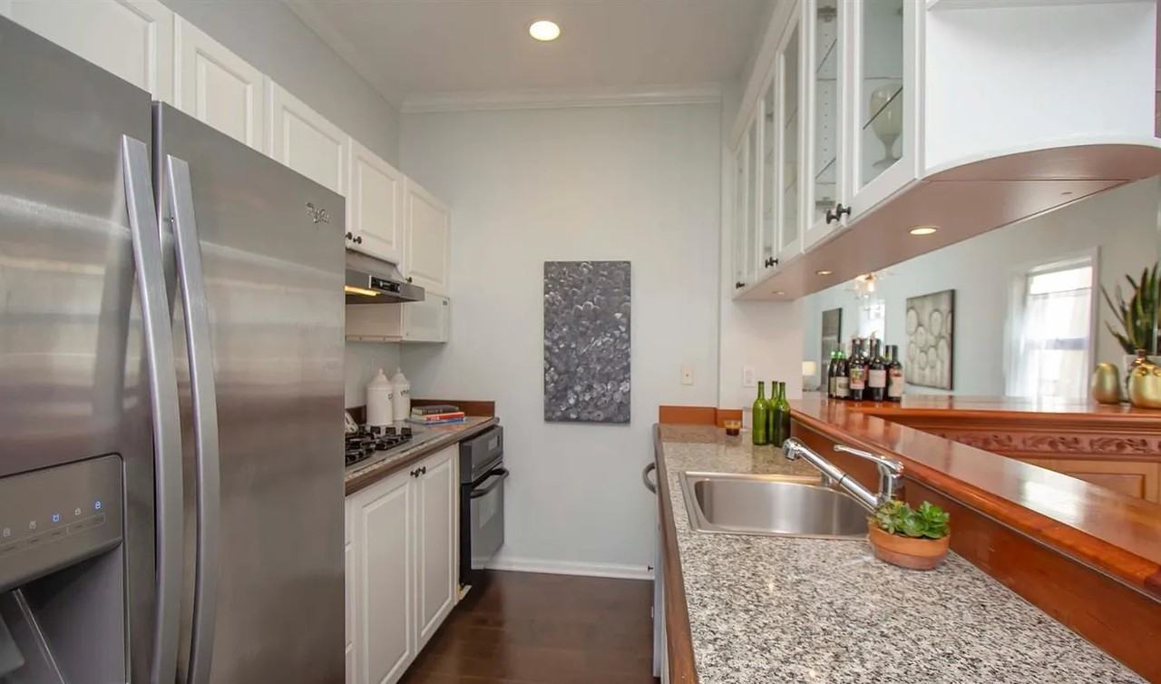 Listing photo 1 of 5