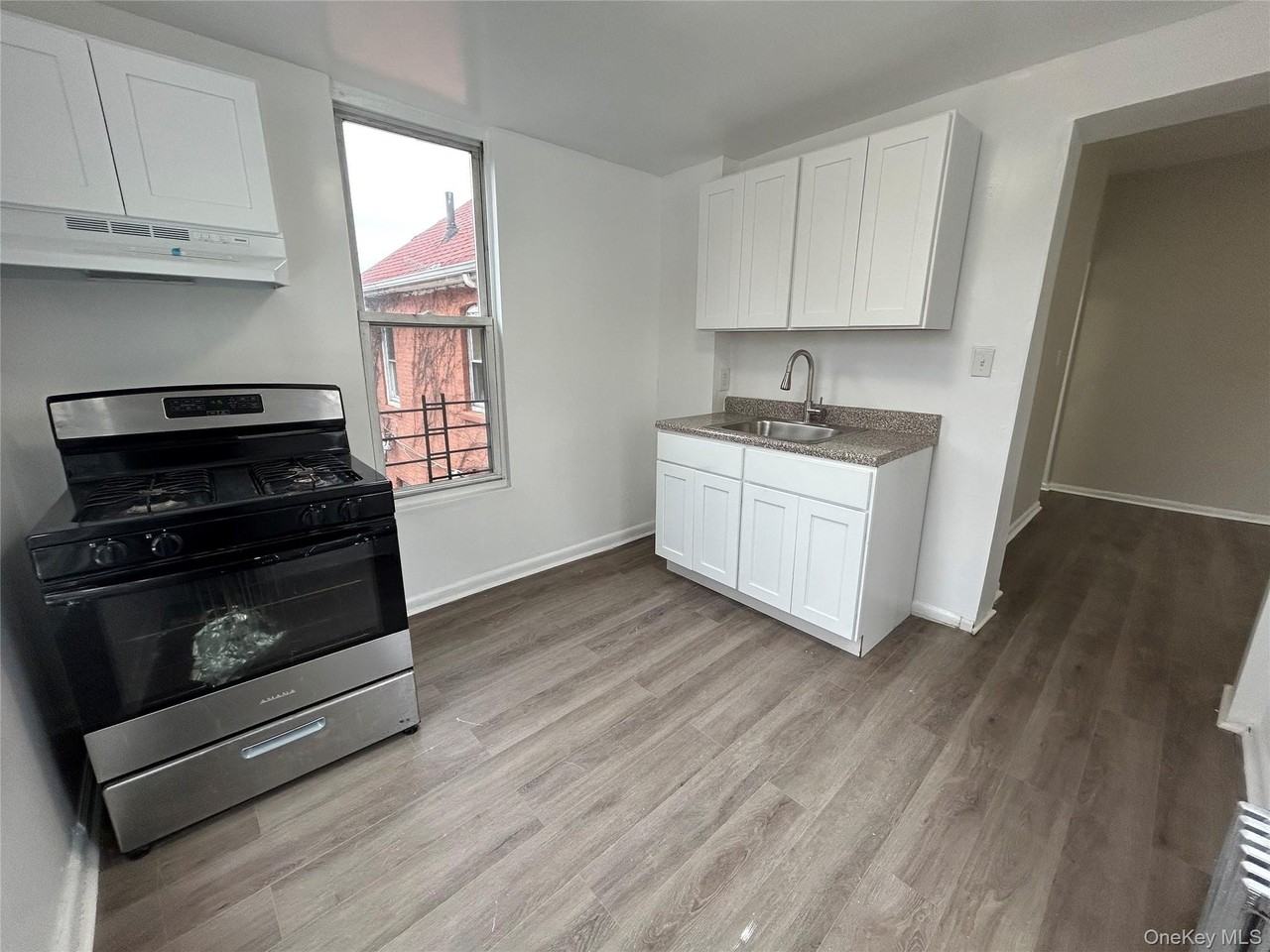 Listing photo 1 of 5