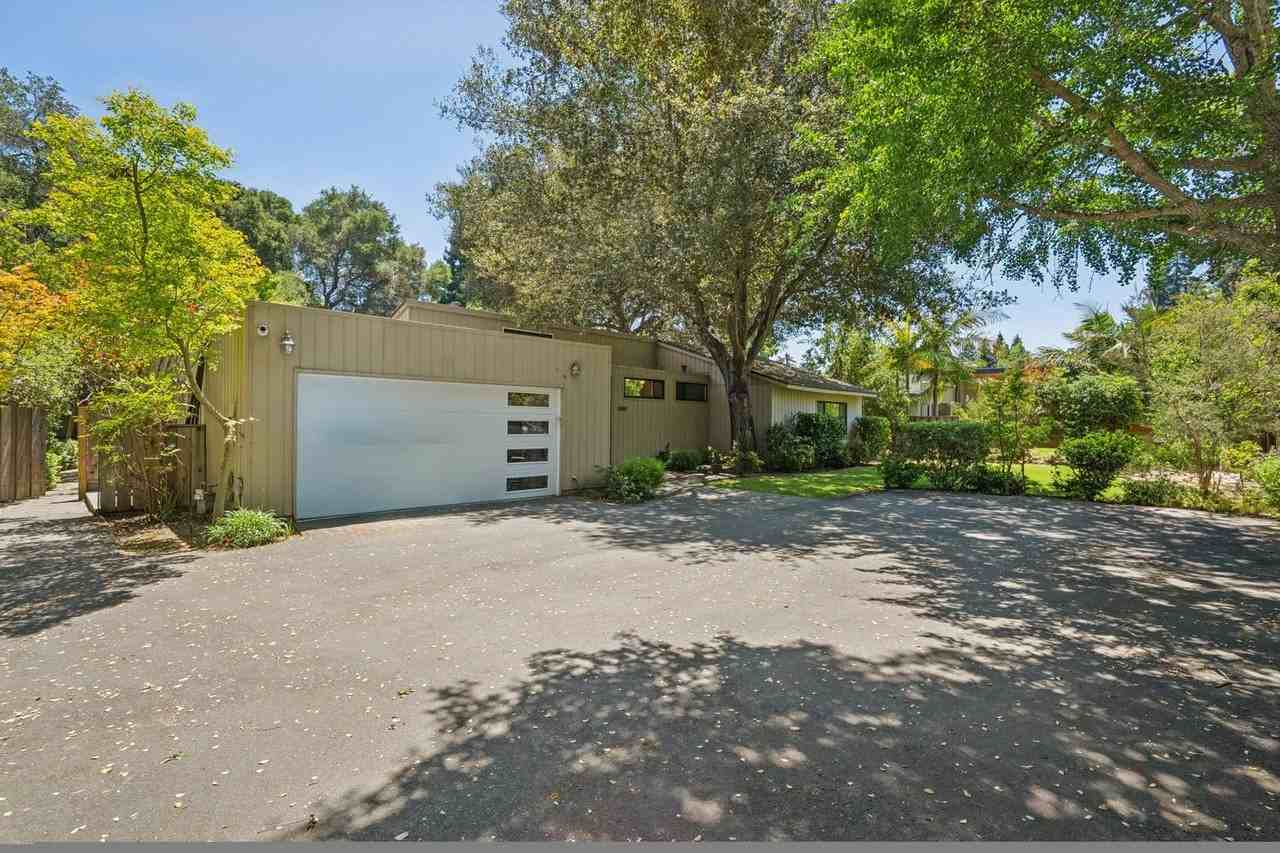 Listing photo 1 of 5