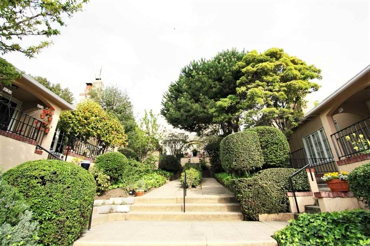Listing photo 1 of 5