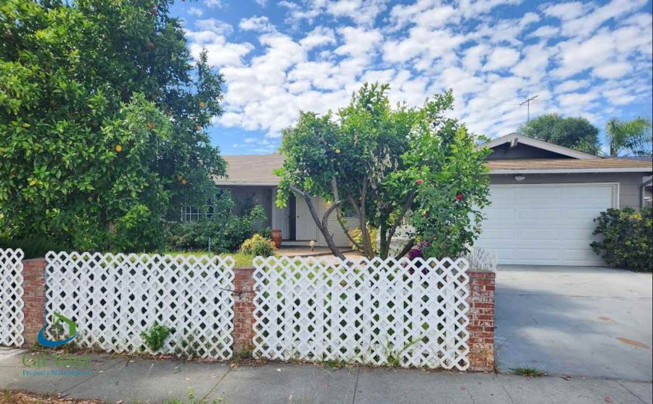 Listing photo 1 of 5