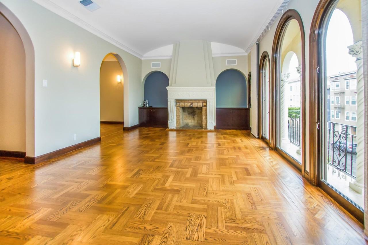 Listing photo 1 of 5