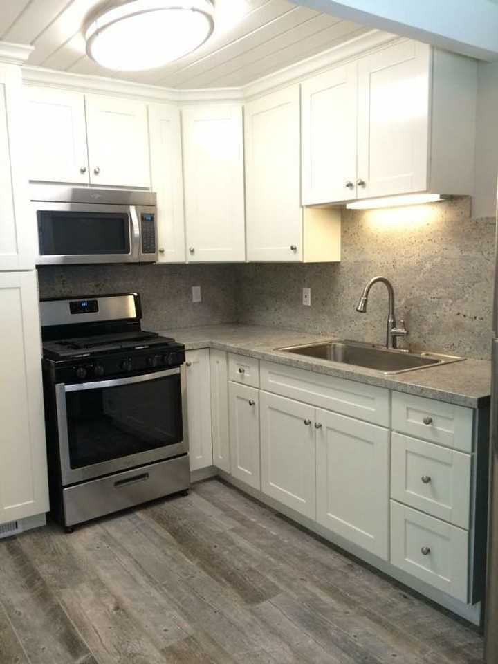 Listing photo 1 of 5