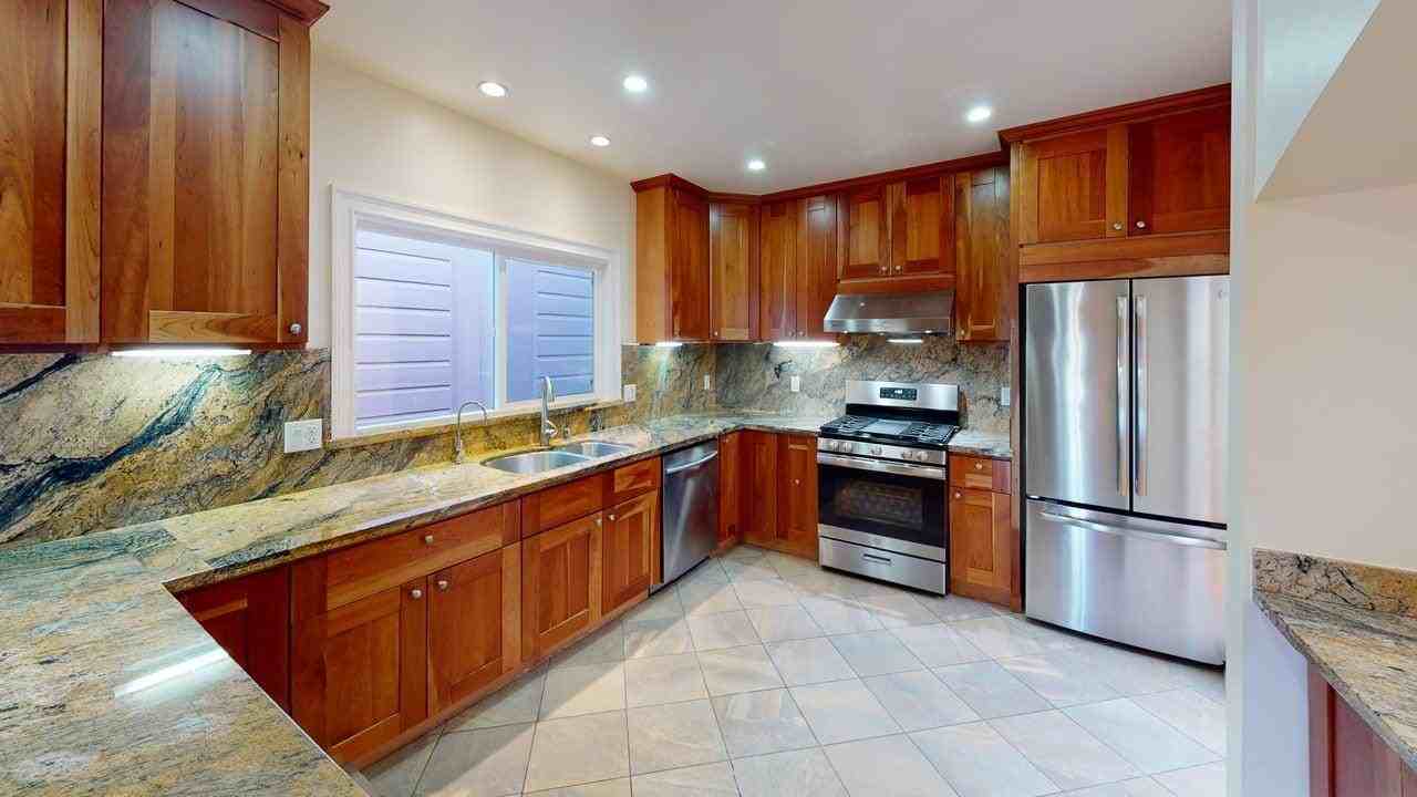 Listing photo 1 of 5