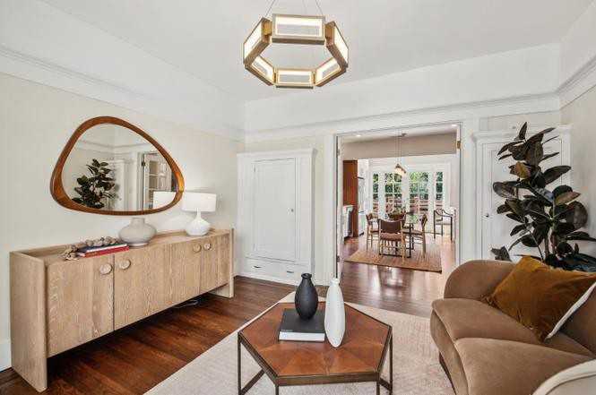 Listing photo 1 of 5