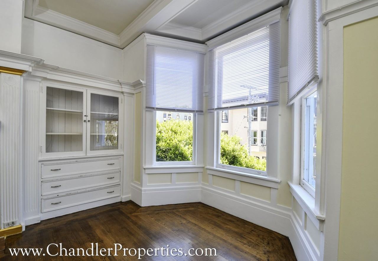 Listing photo 1 of 5