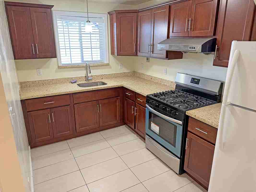 Listing photo 1 of 5