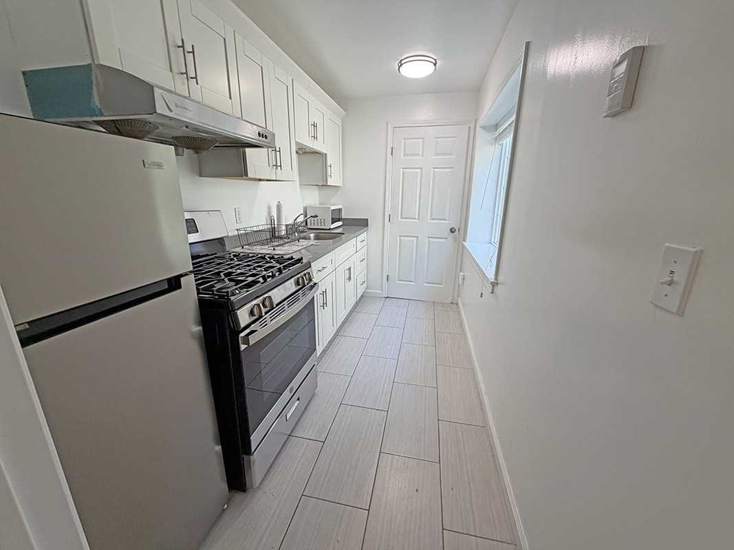 Listing photo 1 of 5