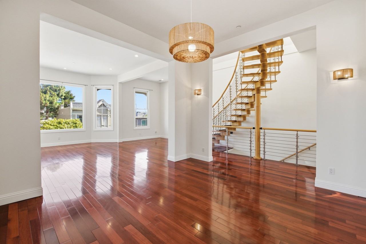 Listing photo 1 of 5