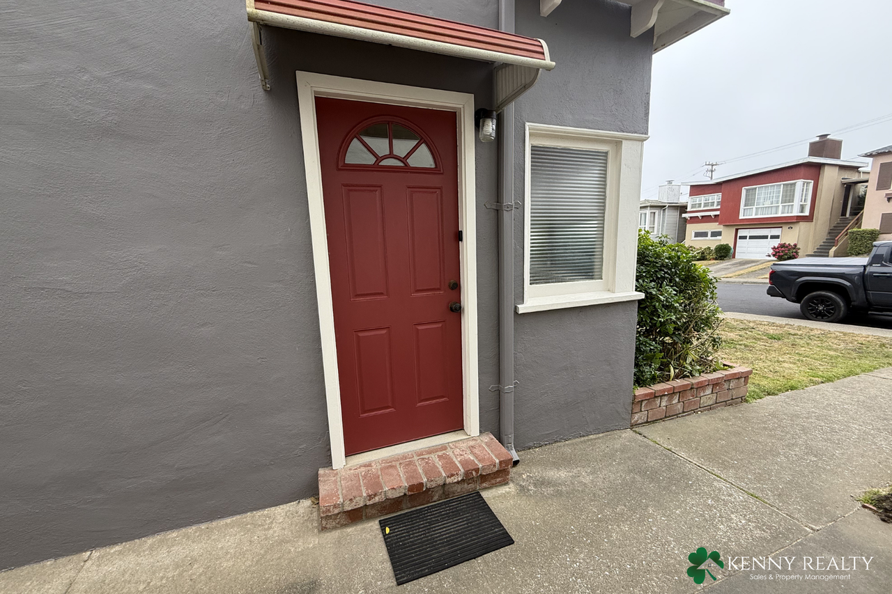 Listing photo 1 of 5