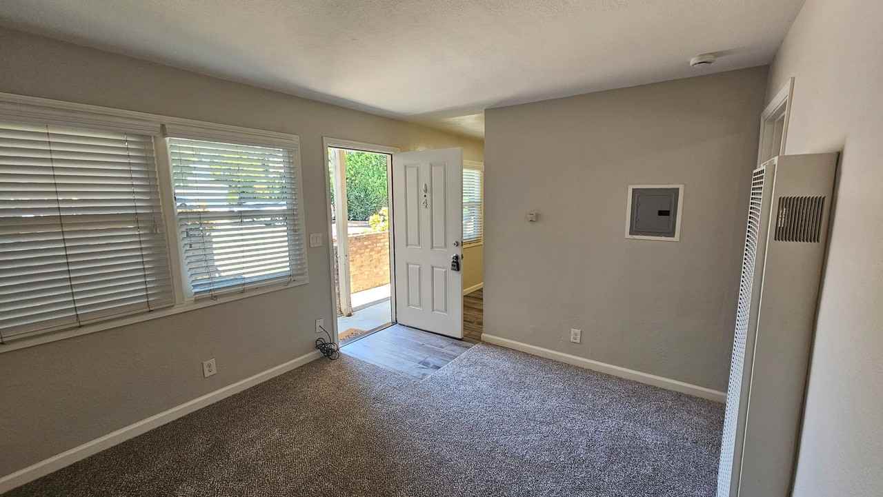 Listing photo 1 of 5