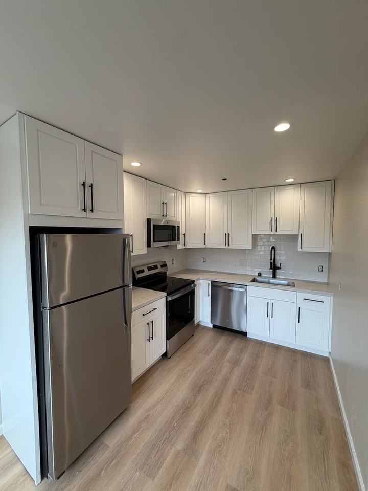 Listing photo 1 of 5