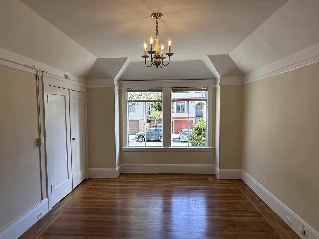 Listing photo 1 of 5