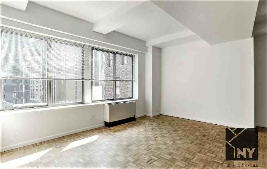 Listing photo 1 of 4