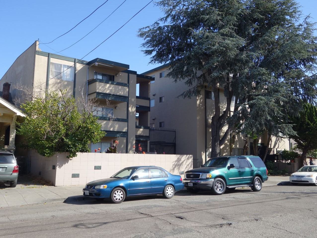 Listing photo 1 of 5