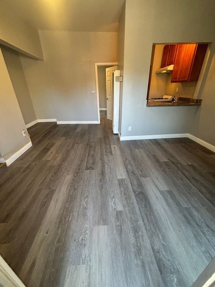 Listing photo 1 of 5