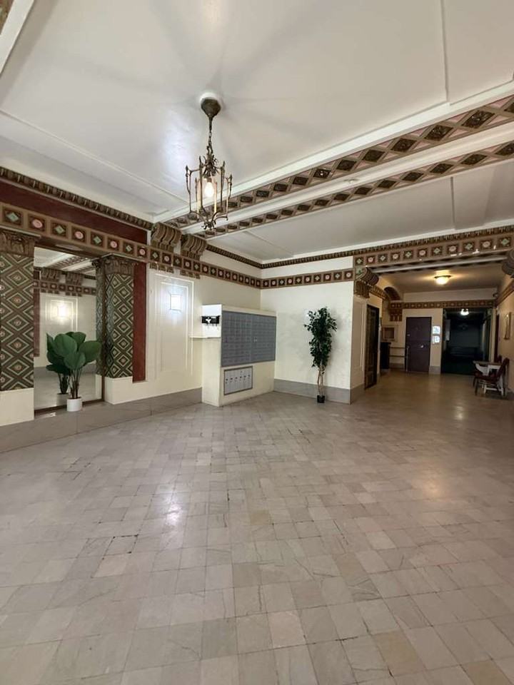 Listing photo 1 of 5