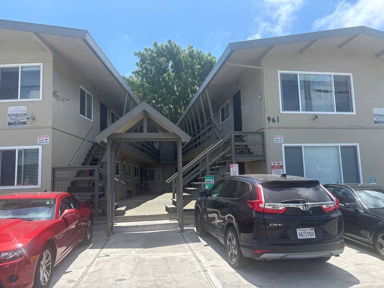 Listing photo 1 of 5