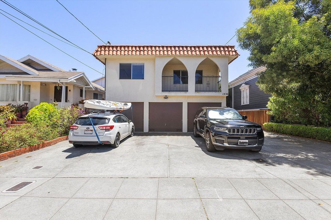Listing photo 1 of 5