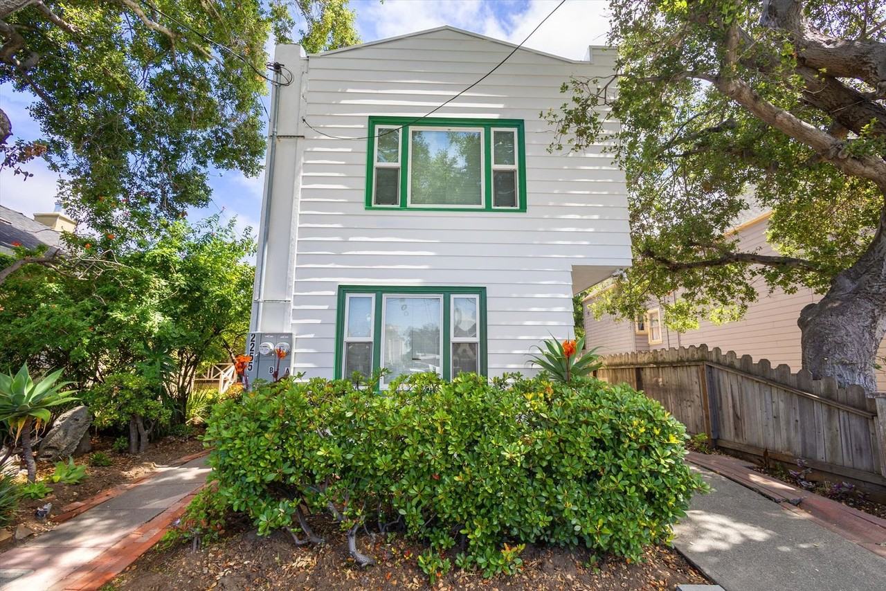 Listing photo 1 of 5