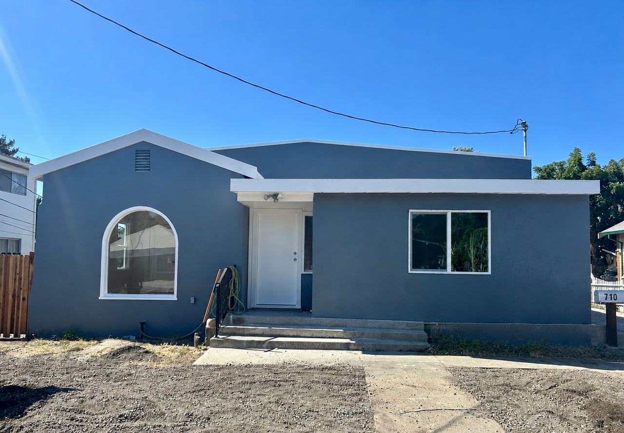 Listing photo 1 of 5