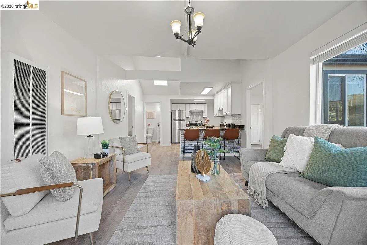 Listing photo 1 of 5