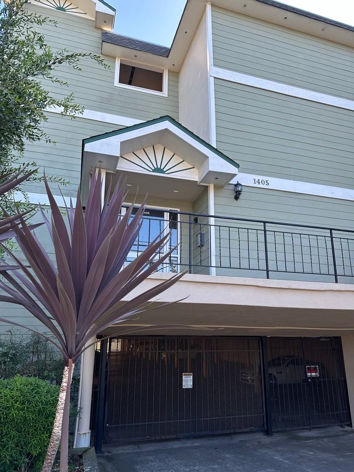 Listing photo 1 of 5