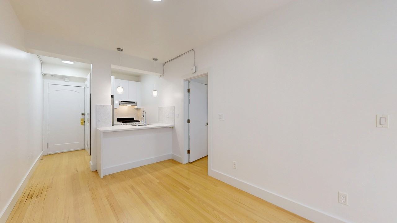 Listing photo 1 of 5