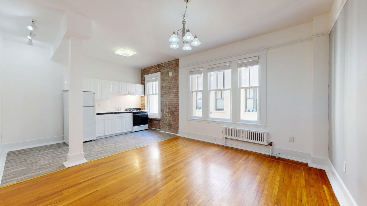 Listing photo 1 of 5