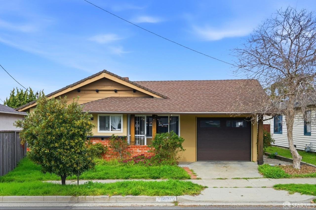 Listing photo 1 of 5