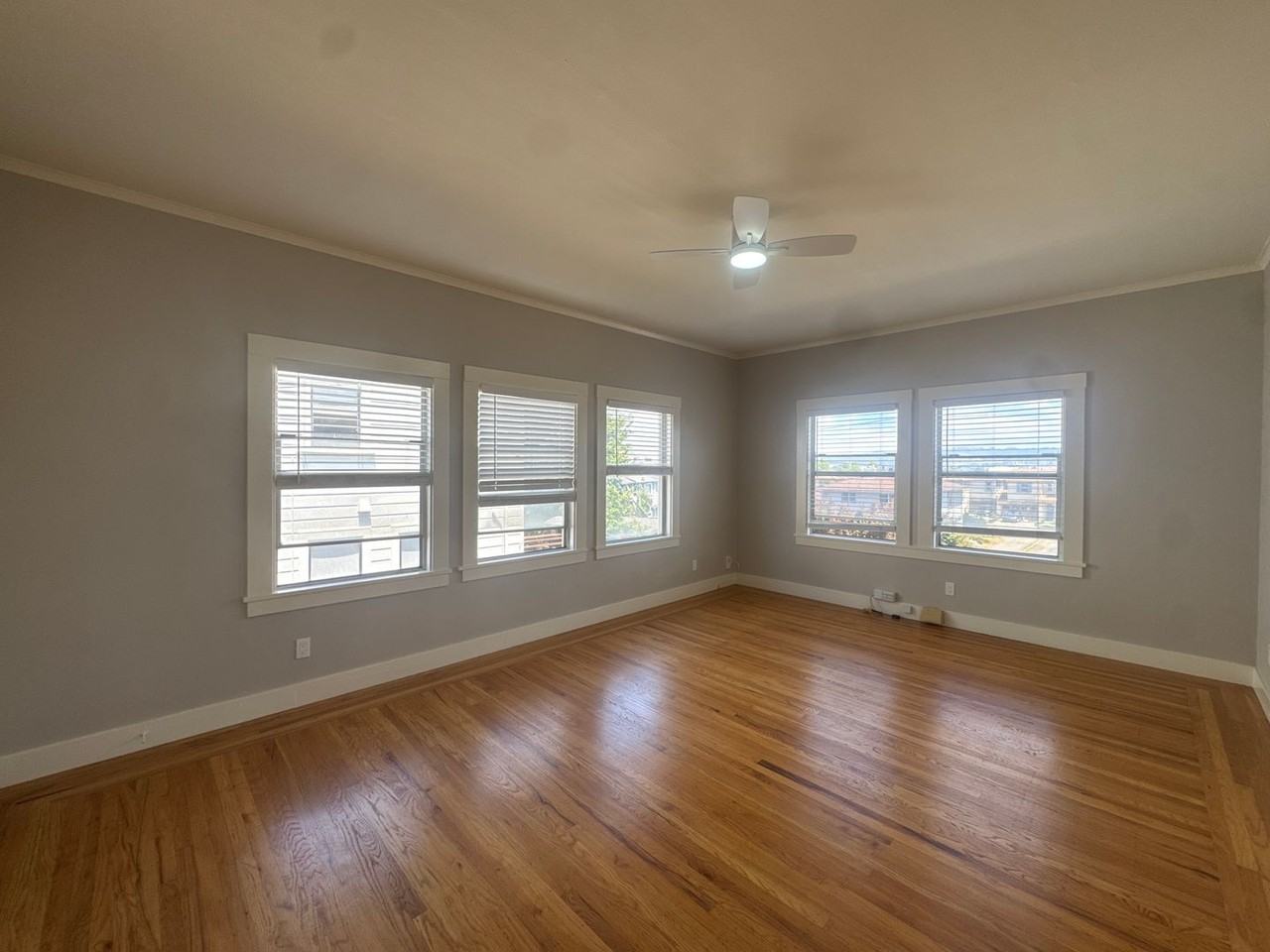Listing photo 1 of 5