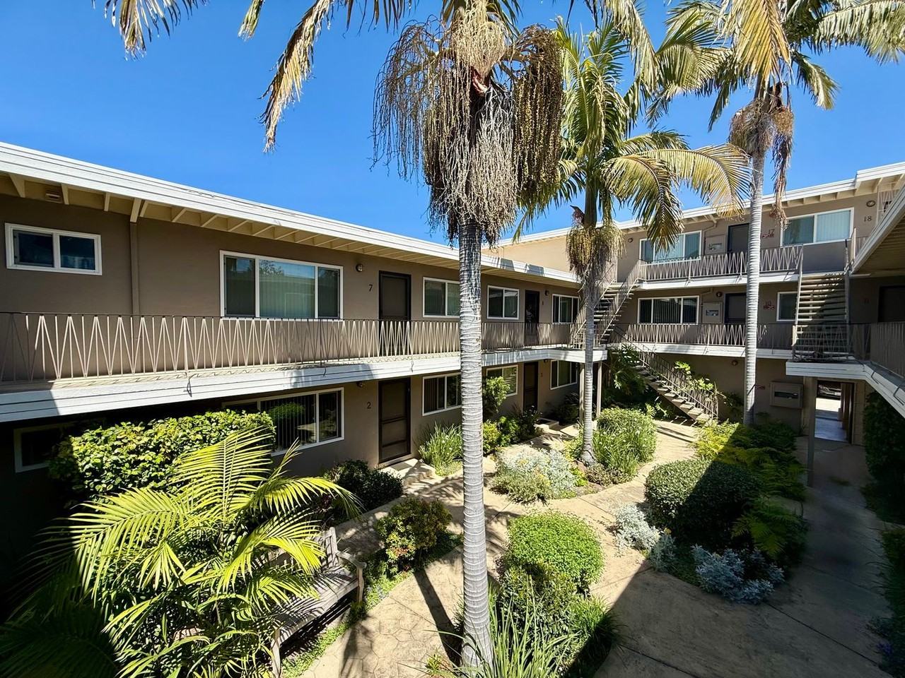 Listing photo 1 of 5