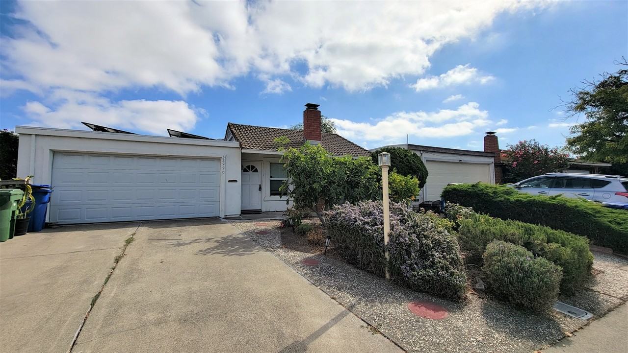 Listing photo 1 of 5
