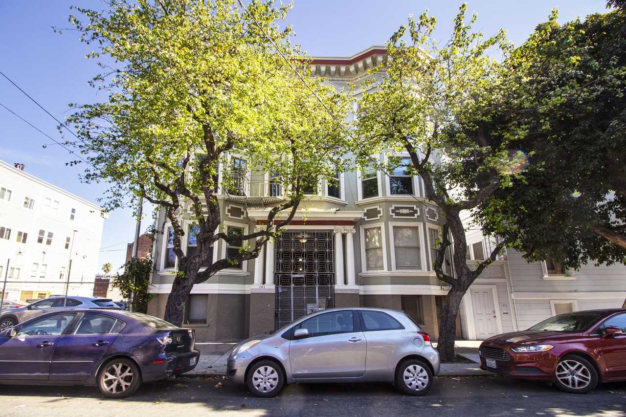 Listing photo 1 of 5