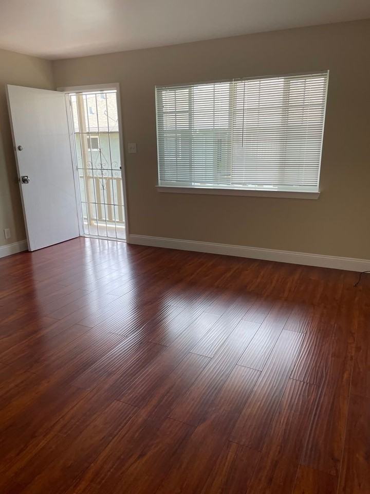 Listing photo 1 of 5