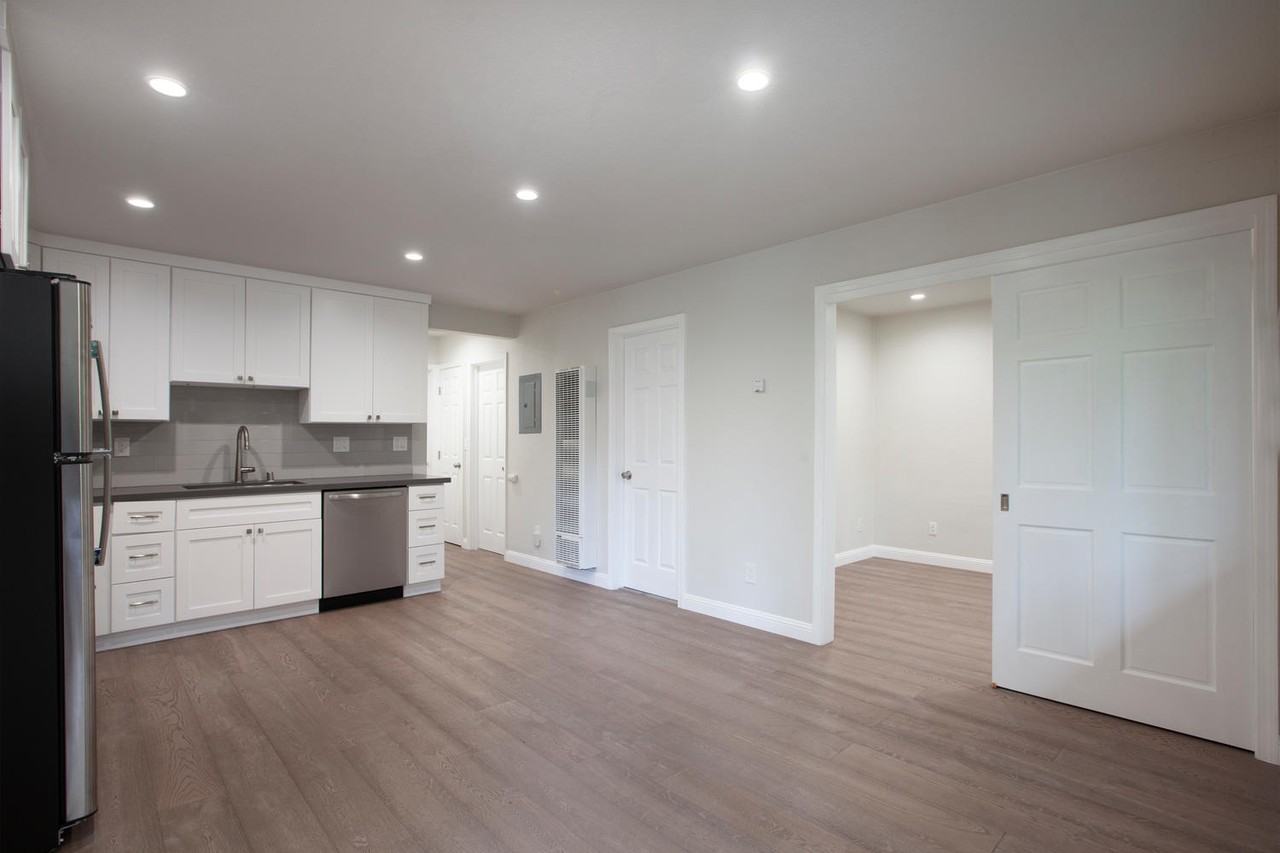 Listing photo 1 of 5