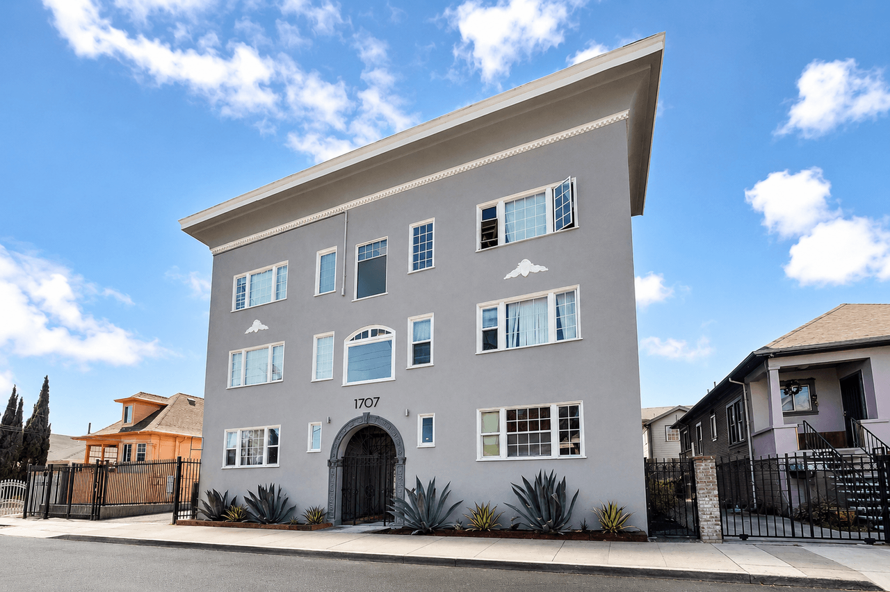 Listing photo 1 of 5