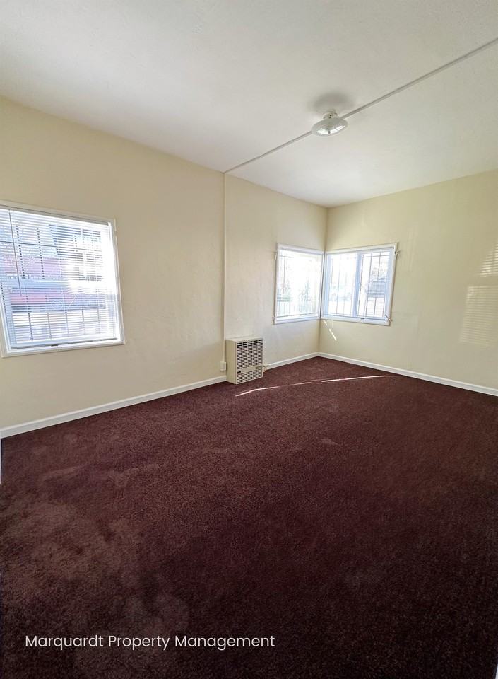 Listing photo 1 of 5